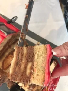 Stück einer Auto-Torte.