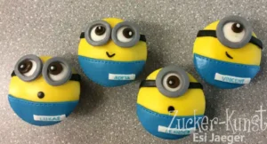 Cupcakes Stuttgart: Minion-Cupcakes mit Brille und Namensschildern bestellen.