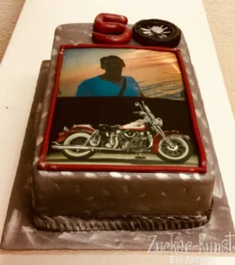 Fototorte: Torte mit Bild von Motorrad (Harley) und Fahrer zum 50. Geburtstag.