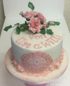 Geburtstagstorte Frau: Jubiläumstorte zum 102. mit Zuckerrosen in Rosa.