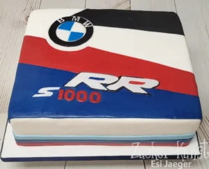 Ausgefallene Geburtstagstorte für Männer: BMW Motorrad-Design (S1000 RR) in Rot, Weiß, Blau.