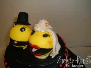 Detaillierte Zuckerfiguren: Nahaufnahme des Pac-Man Brautpaars (Gelb) mit Hochzeitskleidung, Zylinder und Schleier. Als lustiger Torten-Topper.