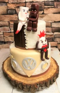 Zweistöckige Hochzeitstorte mit VW Bulli Motiv